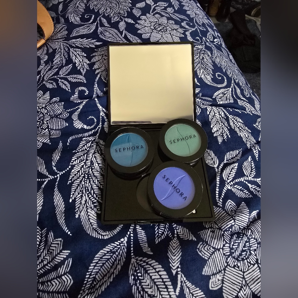 Sephora Blue and Purple Eyeshadow Set with Case * Brand New